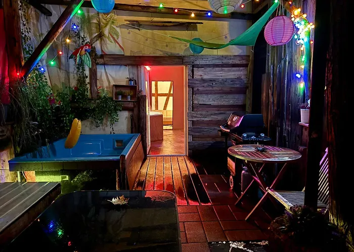 Unique Ferienhaeuser In - דירה *