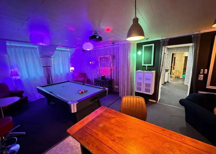 Unique Ferienhaeuser In - באד אמס